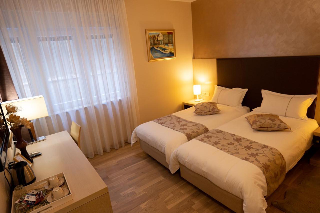 Tweepersoonskamer met 2 Aparte Bedden