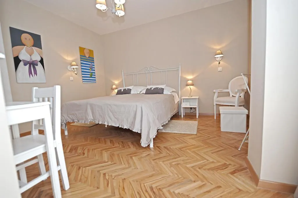 Tinel Rooms Old City Center-1