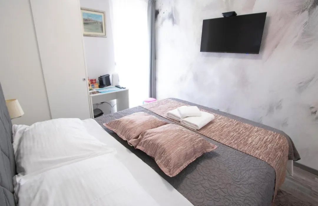 Calm Apartment & Room-1