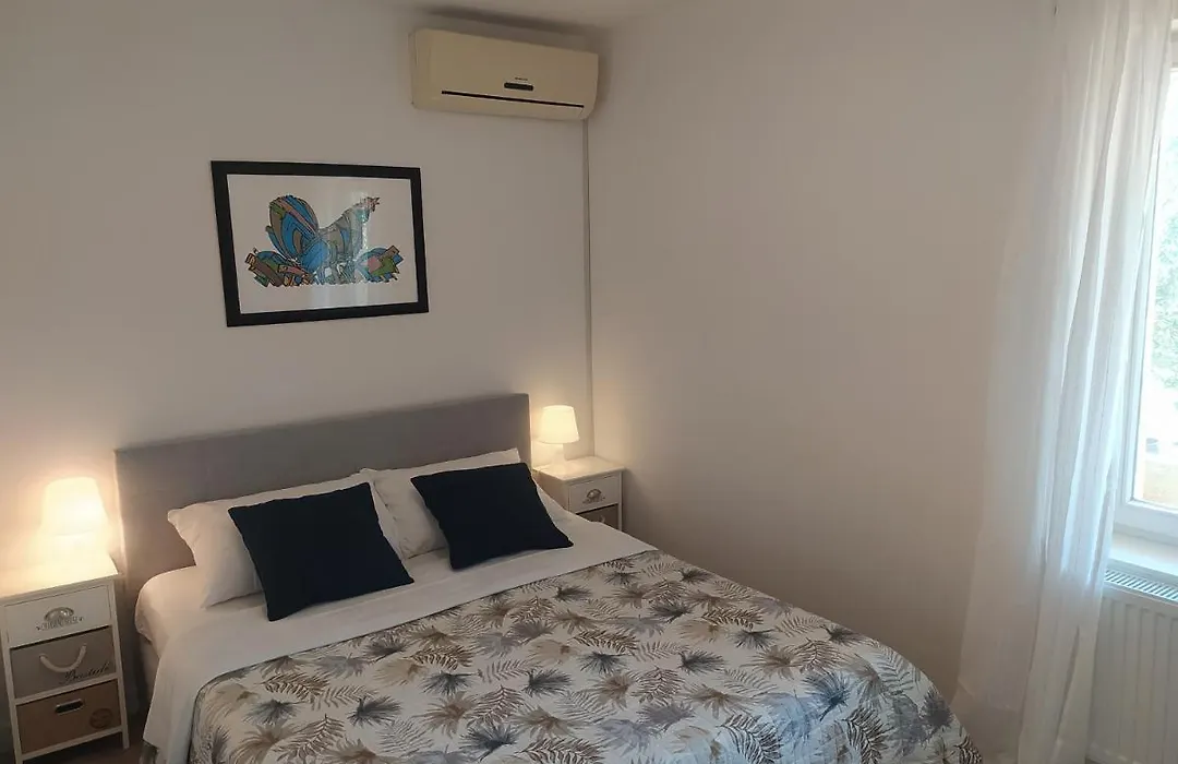 Apartment & Rooms Poppy Rose-1