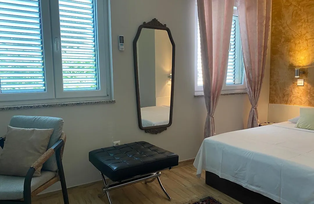 Secret Garden Apartment-1