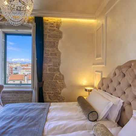 Riva Palace - Design Rooms-3